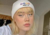 英国女孩因胸太雄伟险些被烫伤，求助网友希望得到缩